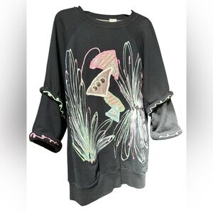 VINTAGE 2XL Graphic Ruffle-Sleeve Top w/ Pastel Accents & mirror in design